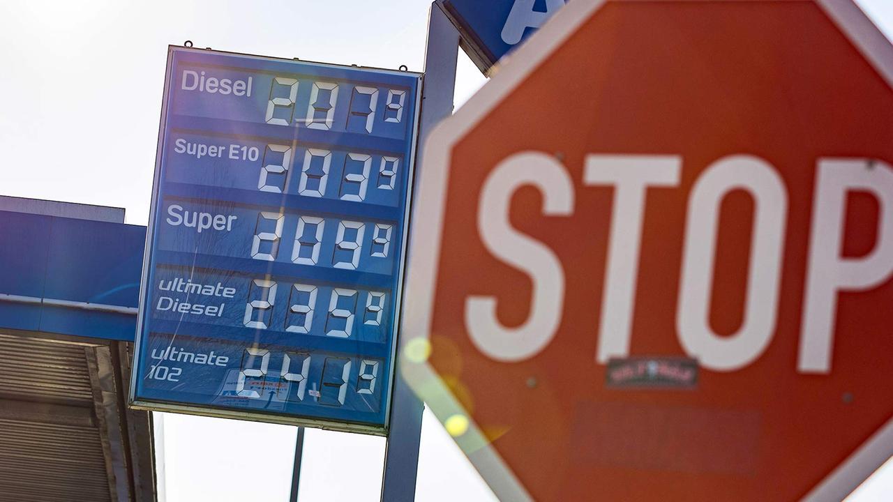CO2 Surcharge Pushes Fuel Prices Up: What to Expect at Year-End